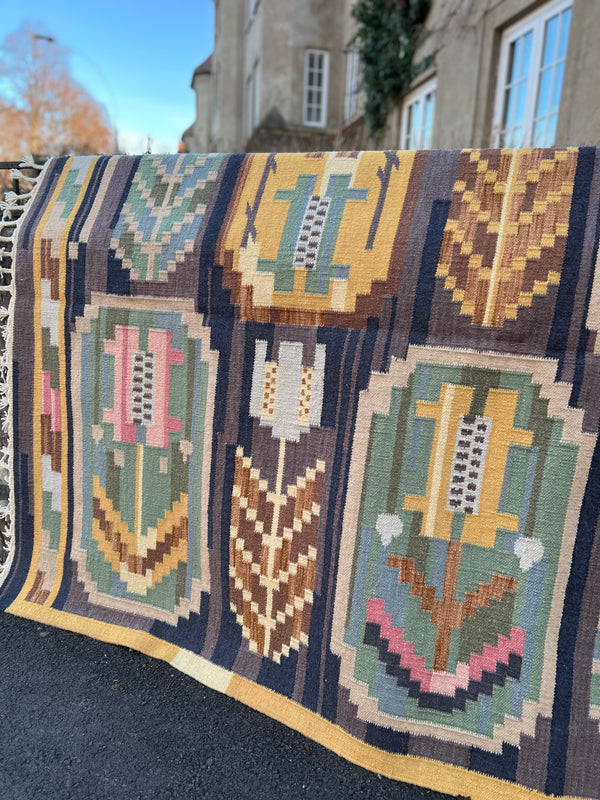 Håndvevd ullteppe, Öster