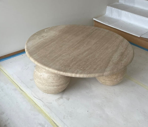 Travertine sofabord med kuleben