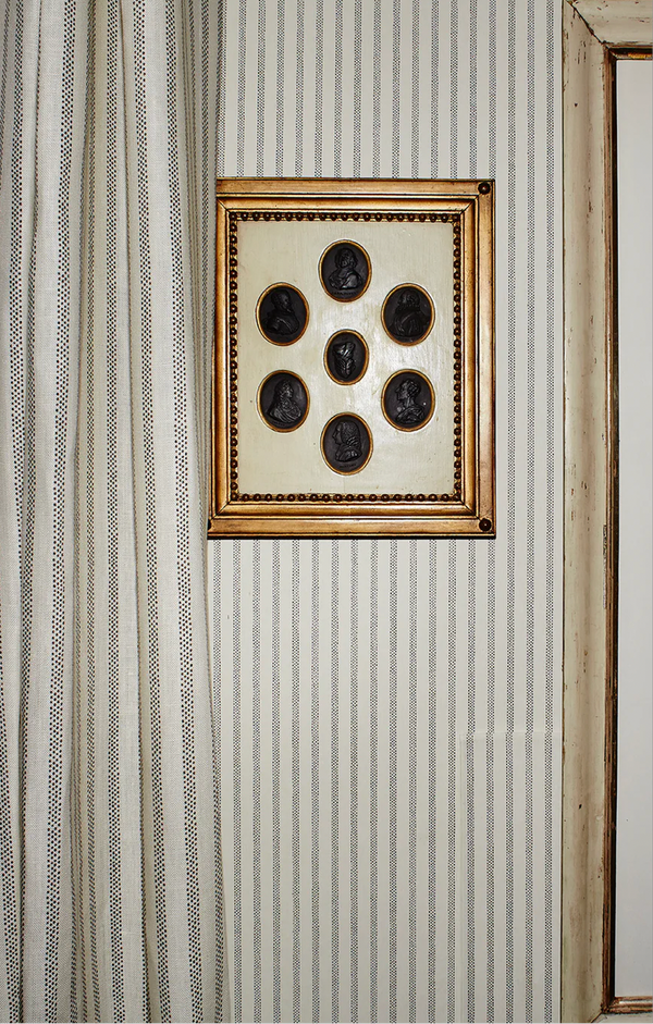 Helene Blanche Tapet, Small Polka Stripe Crème Noir