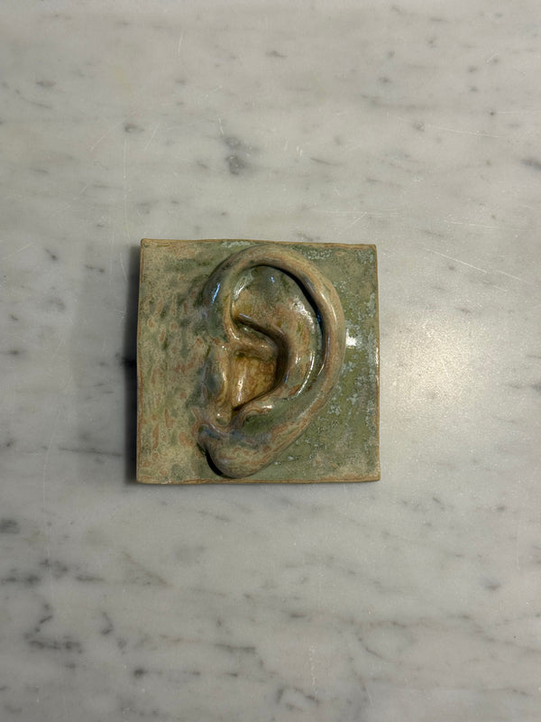 Skulptur øre grønn