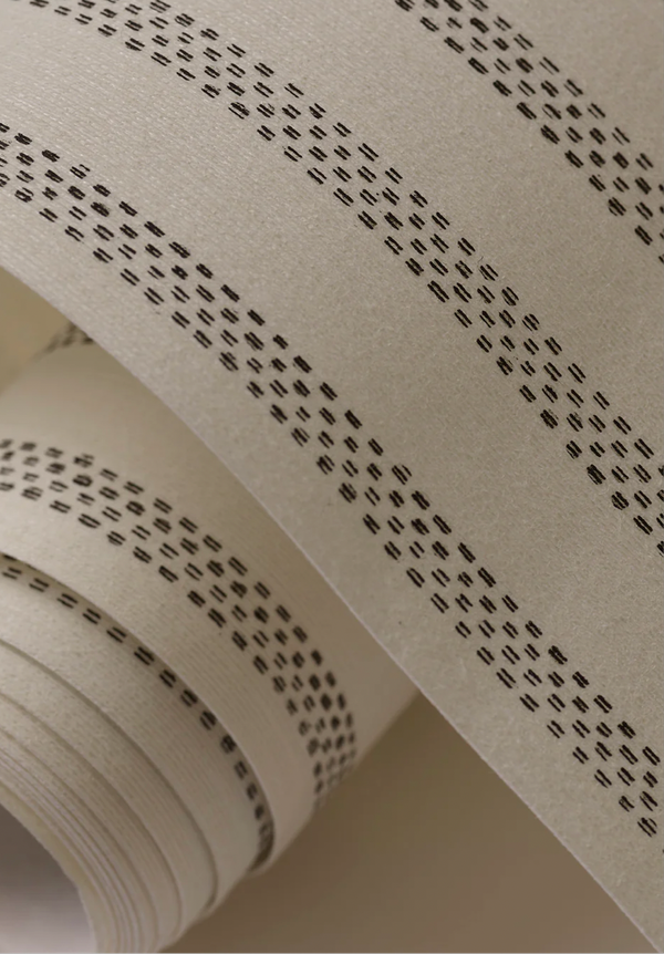 Helene Blanche Tapet, Small Polka Stripe Crème Noir