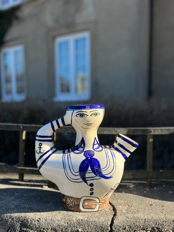 Admiral Vase, Elmo Liten