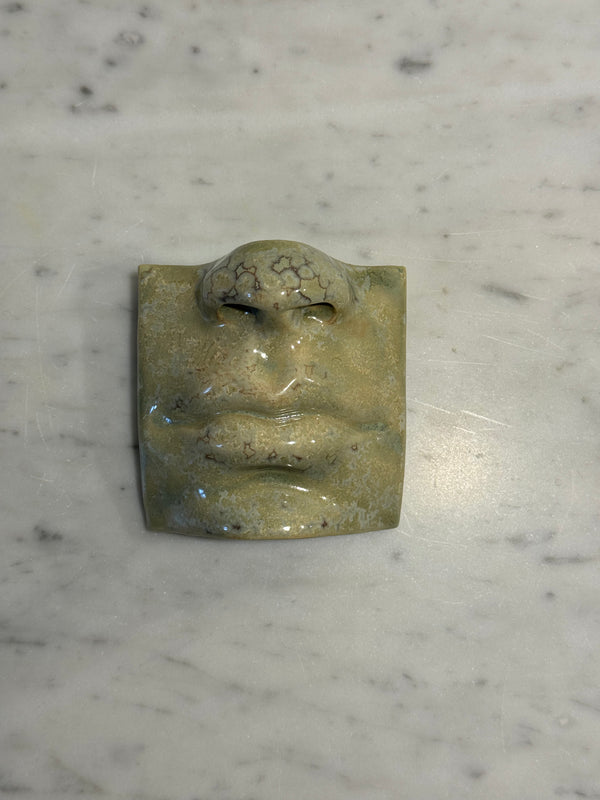 Skulptur munn lys grønn