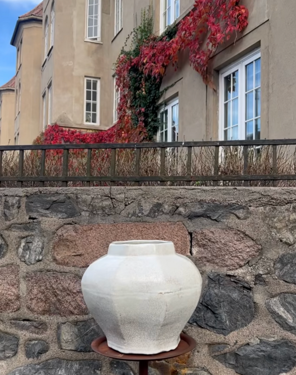 Stor håndlaget vase