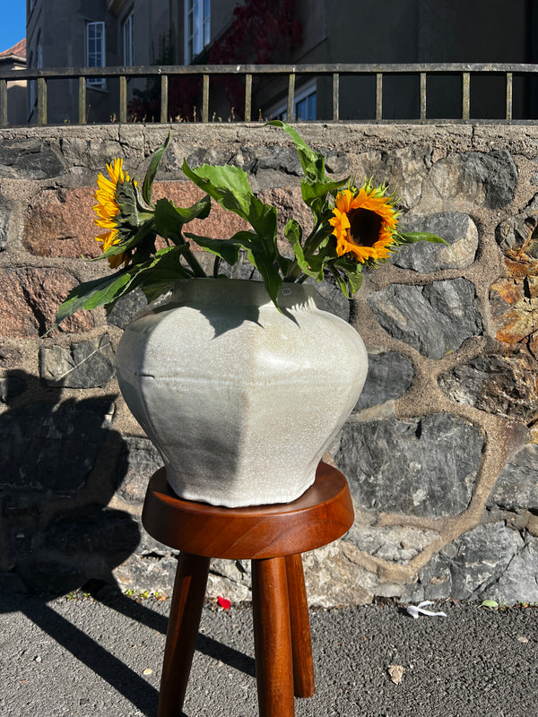 Stor håndlaget vase
