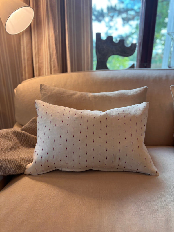 Helene Blanche cushion, Drop Rose 40x60