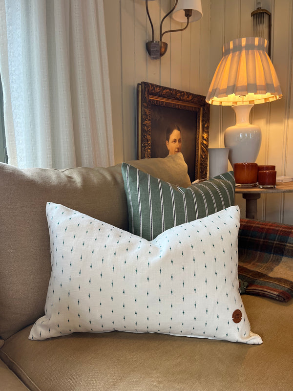 Helene Blanche cushion, Drop Emerald 40x60