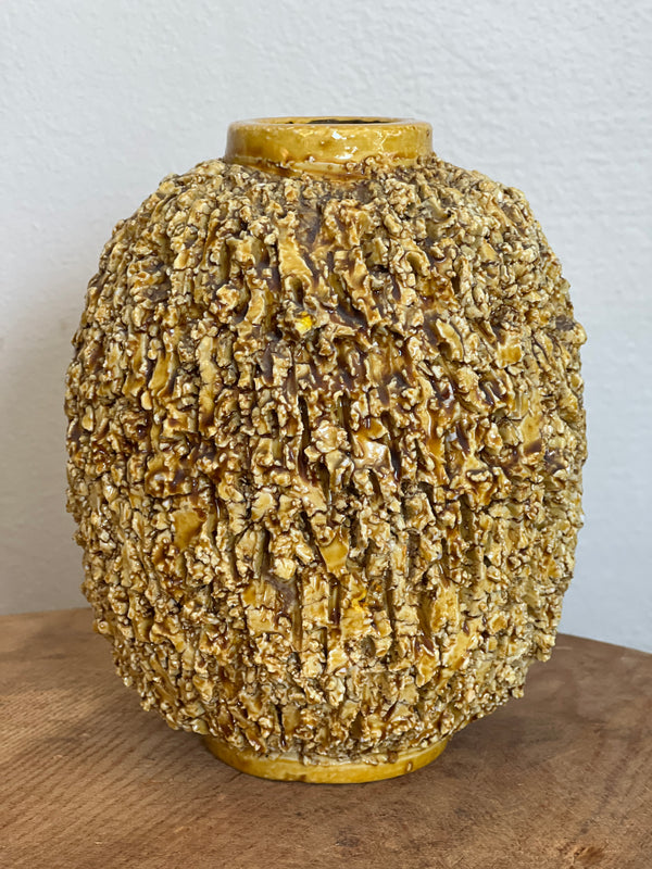 "The Chamotte Vase" av Gunnar Nylund