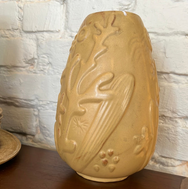 Anna Lisa Thomson vase for Uppsala Ekeby