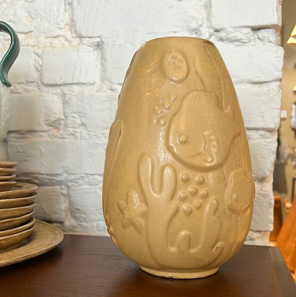 Anna Lisa Thomson vase for Uppsala Ekeby