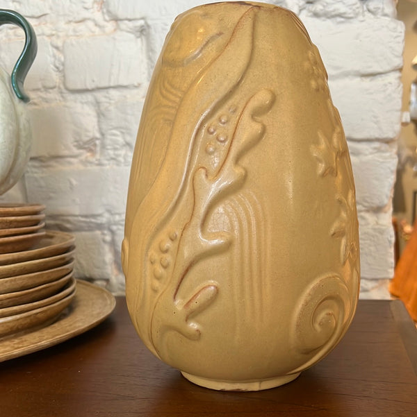 Anna Lisa Thomson vase for Uppsala Ekeby