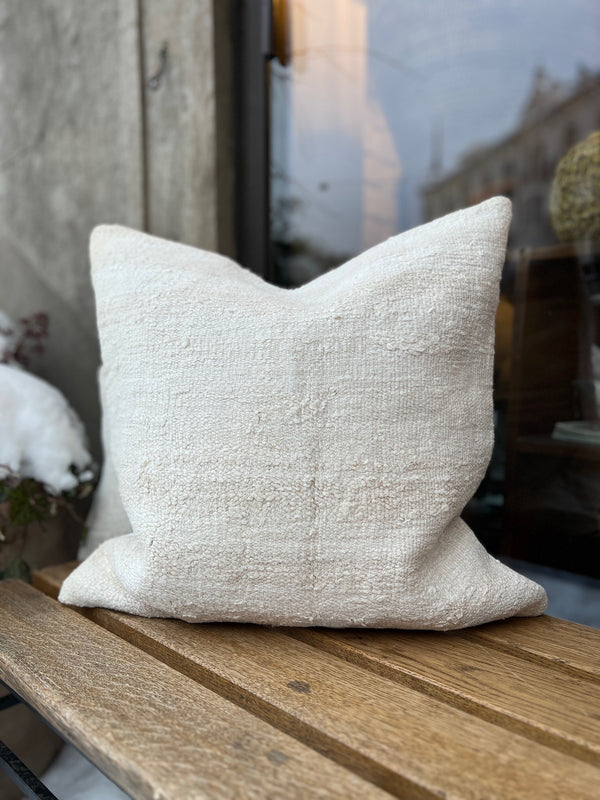 Neutral kelim cushion 50x50