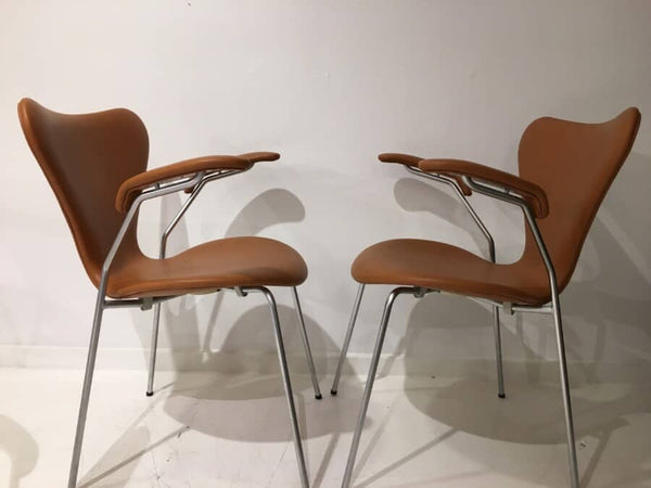 Arne Jacobsen The Seven with armrests
