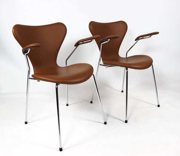 Arne Jacobsen The Seven with armrests