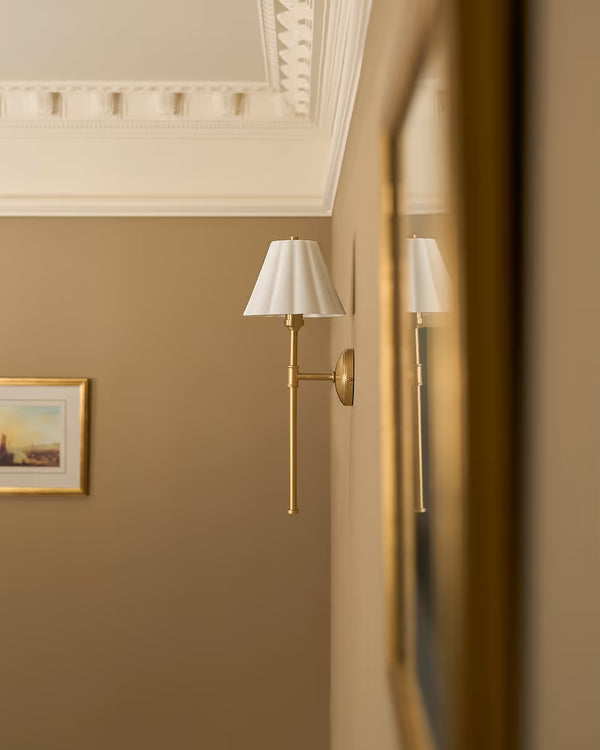 Astrid Vegglampe, Messing