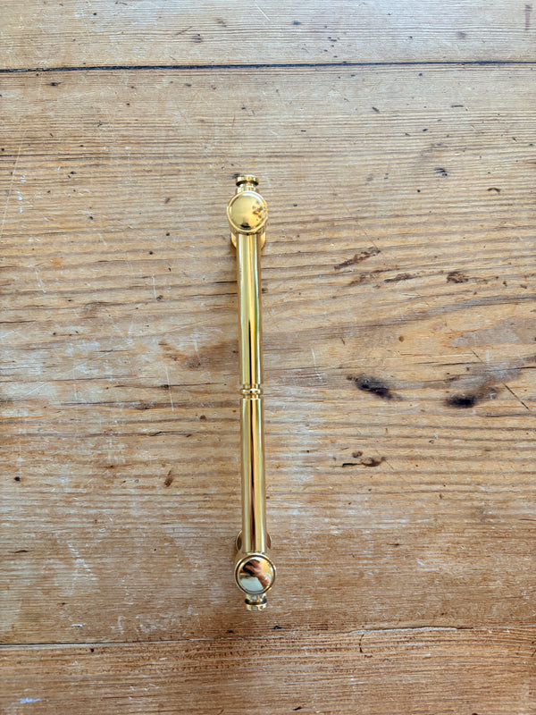 Klassisk håndtak, ubehandlet messing 128 mm