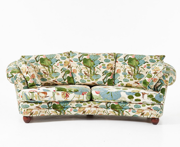 Vintage sofa kledd i Svenskt tenn / GP&J Baker tekstil