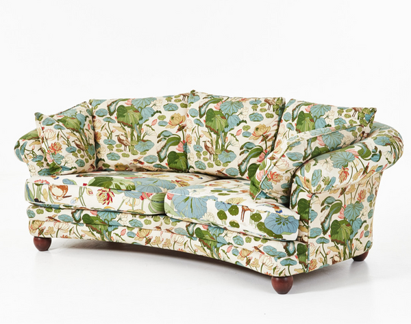 Vintage sofa kledd i Svenskt tenn / GP&J Baker tekstil