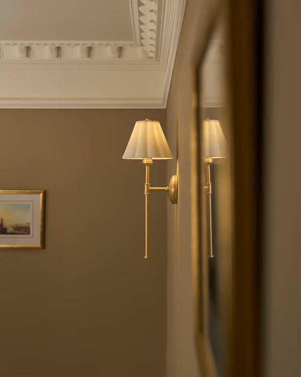 Astrid Vegglampe, Messing