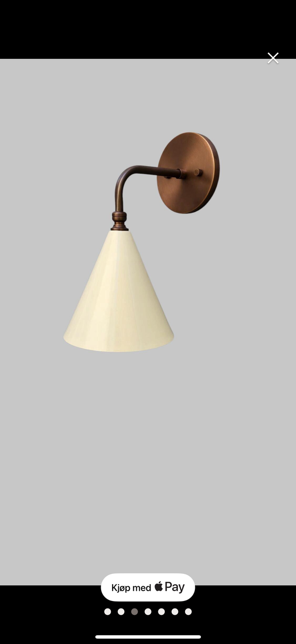 Vegglampe messing og glanset skjerm
