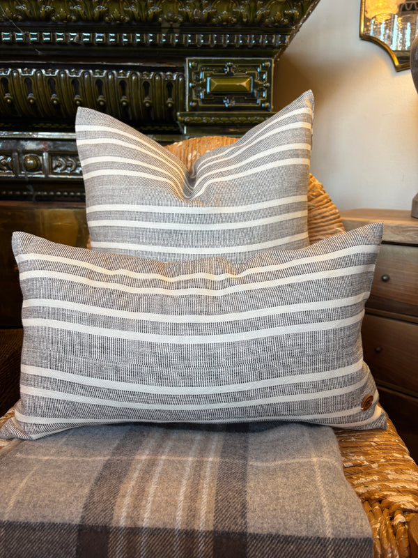 Helene Blanche pute needlepoint Charcoal 30x50