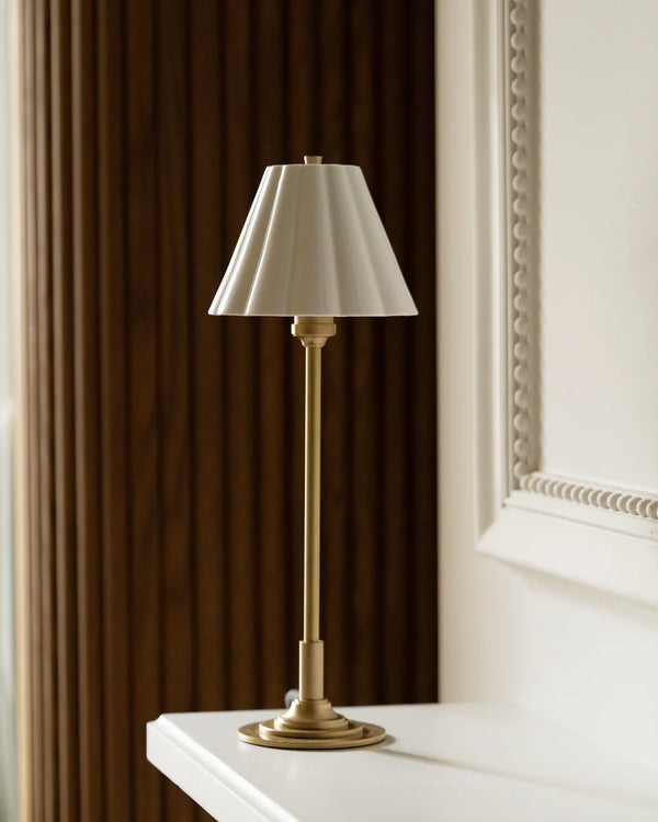 Astrid Bordlampe, Messing