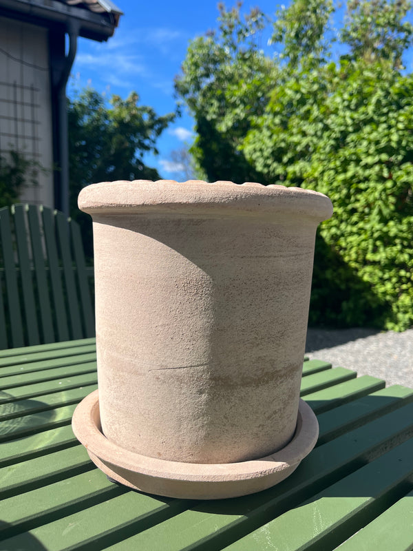 Terracotta krukke med fat