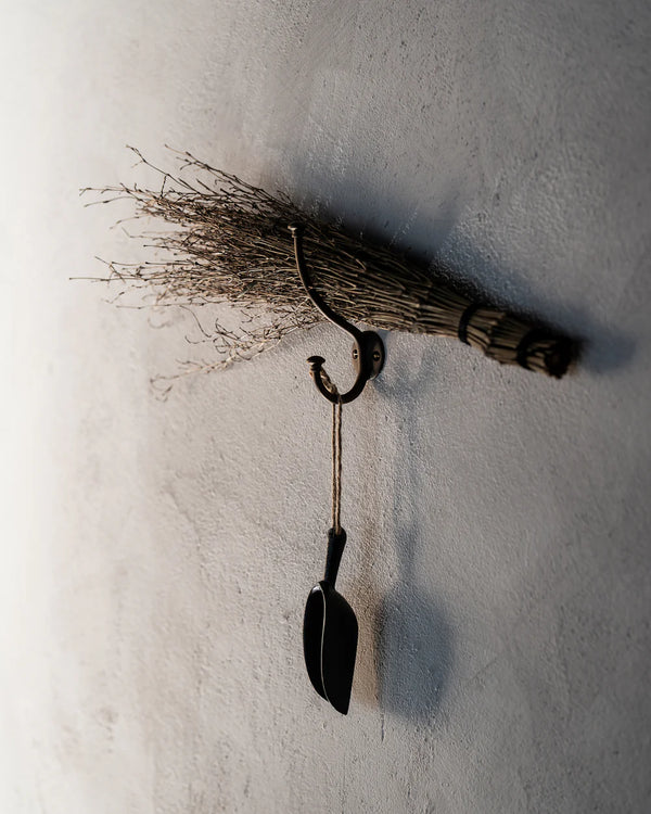 Mews krok, Bronze