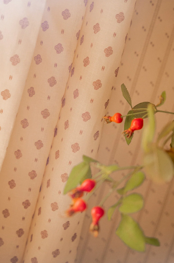 Helene Blanche gardin, Silvia`s cloth, Plum