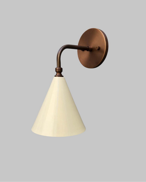 Vegglampe messing og glanset skjerm
