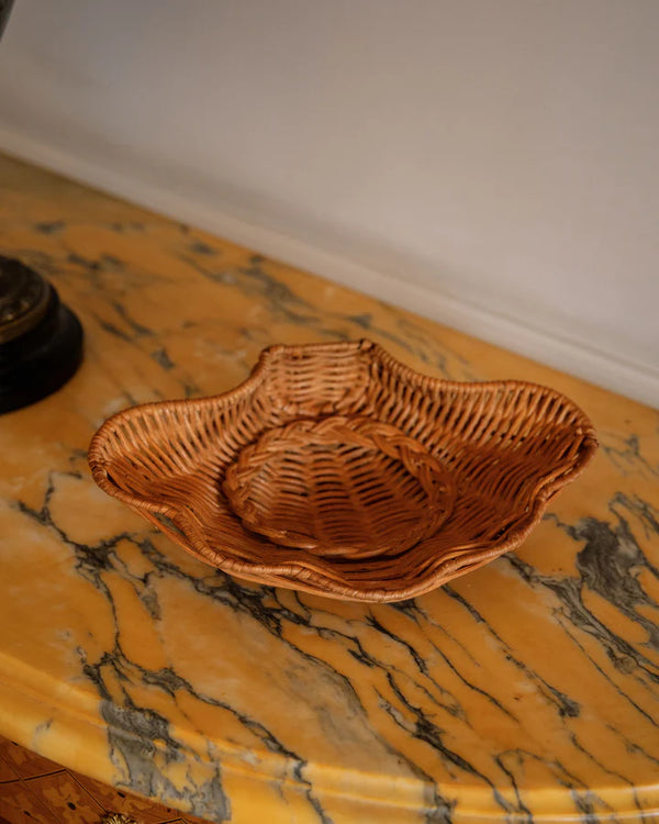 Sharland England Concha shell dish