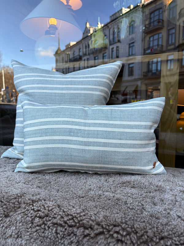 Helene Blanche pute needlepoint Blue Teal 30x50