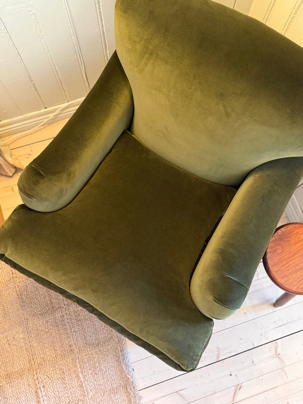 Howard Armchair small