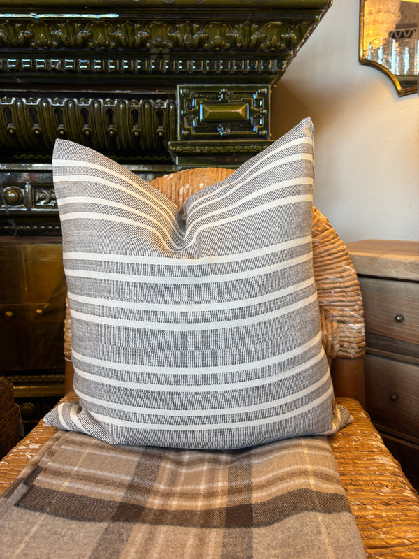 Helene Blanche pute needlepoint Charcoal 50x50