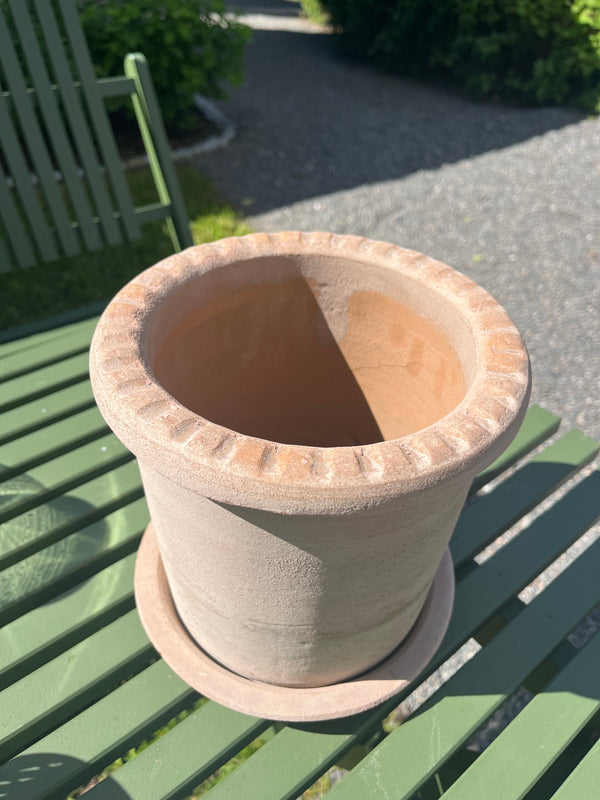 Terracotta krukke med fat