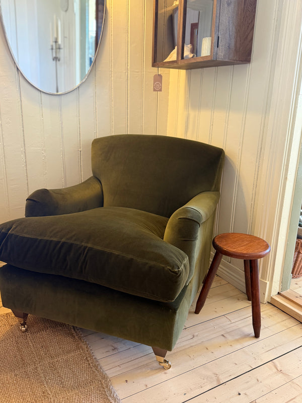 Howard Armchair small