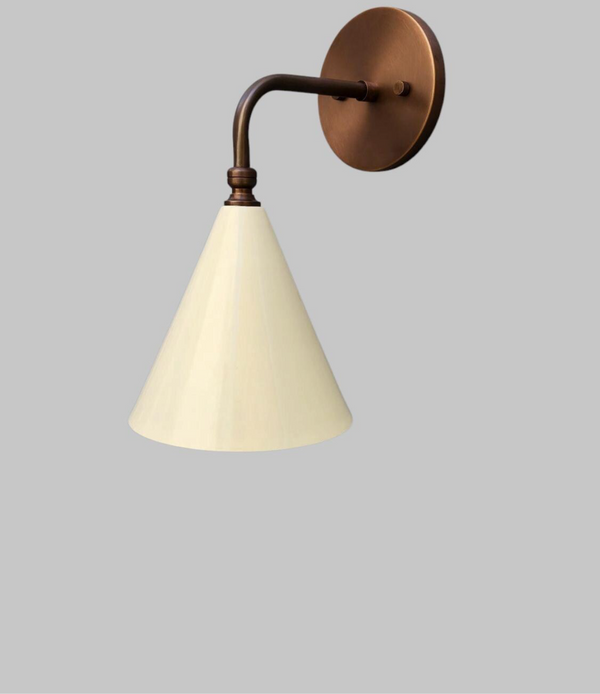 Vegglampe messing og glanset skjerm
