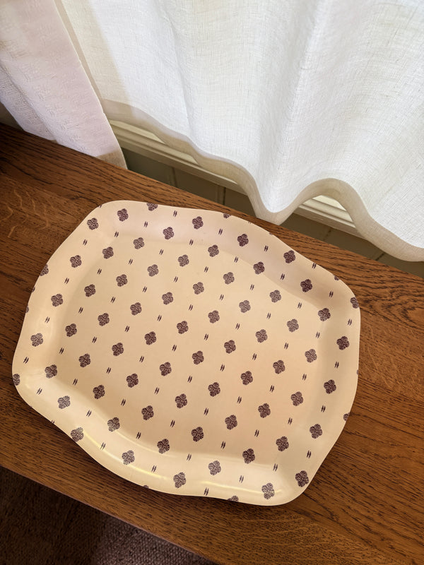 Helene Blanche serveringsbrett, Silvia's Cloth Plum Curvy Oval