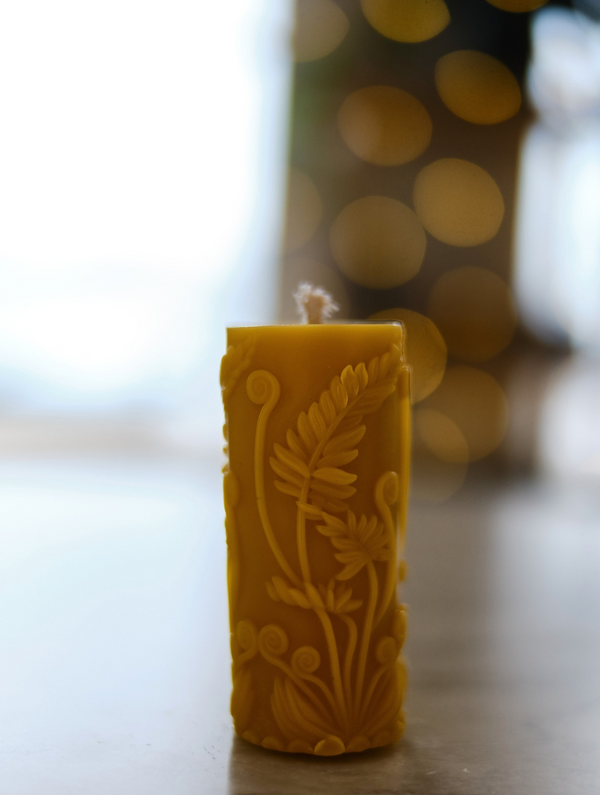 Bivoks kubbelys med blomster