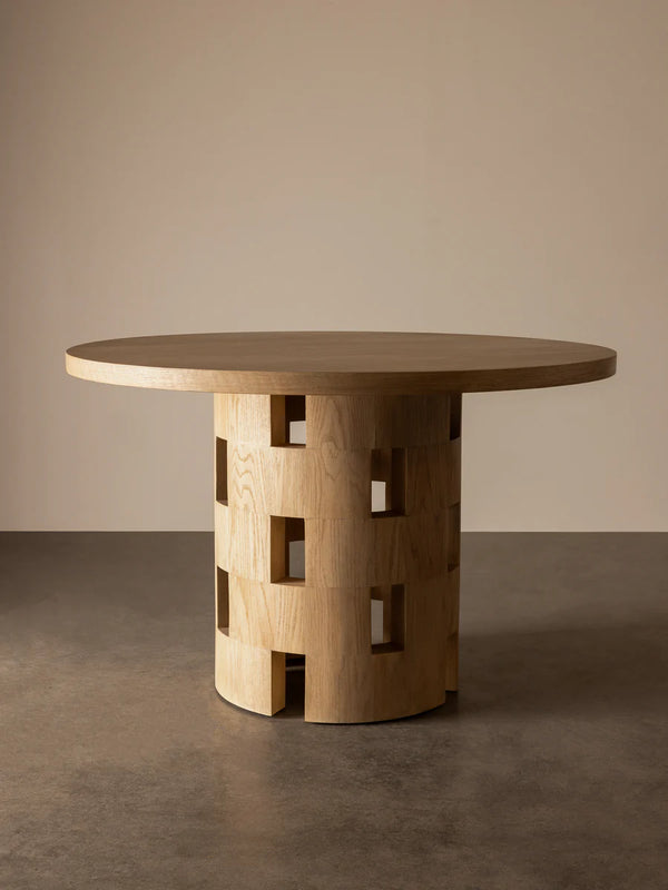 Vivi dining table