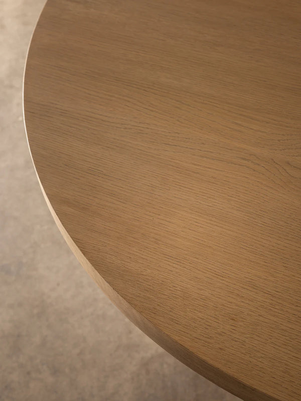 Vivi dining table