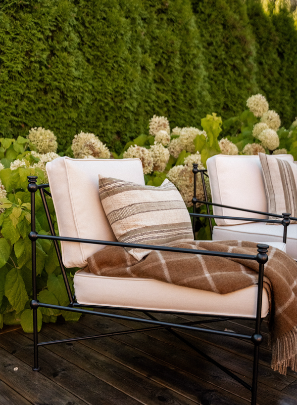 Alabaster studio garden lounge chair