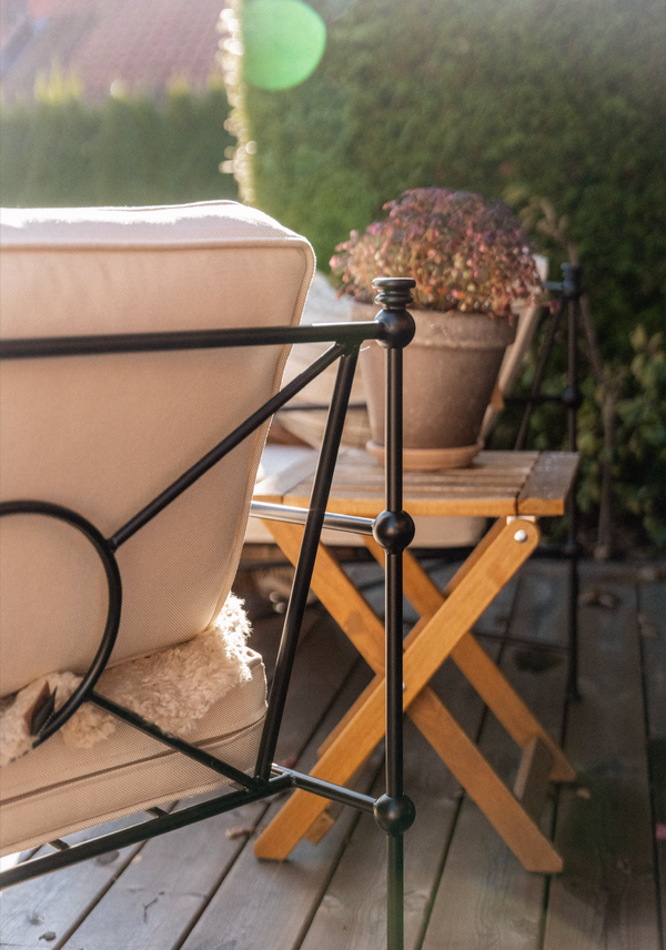 Alabaster studio garden lounge chair
