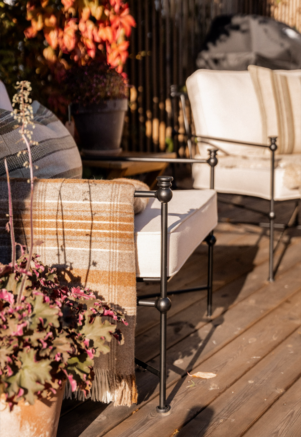 Alabaster studio garden lounge chair