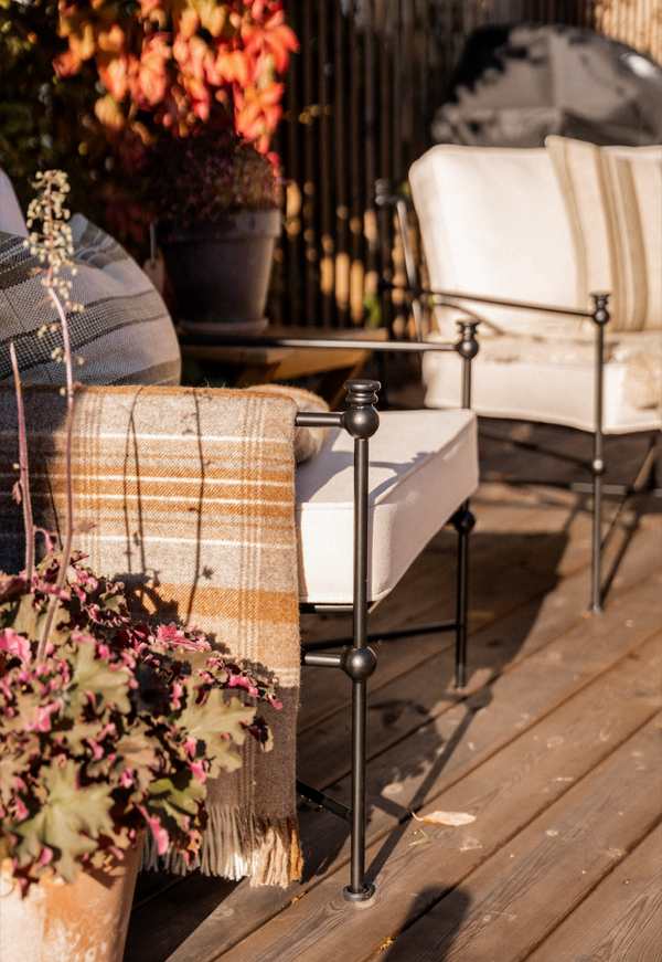 Alabaster studio garden lounge chair