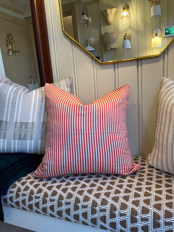 Helene Blanche Stripete moire pute, Scarlet 50x50