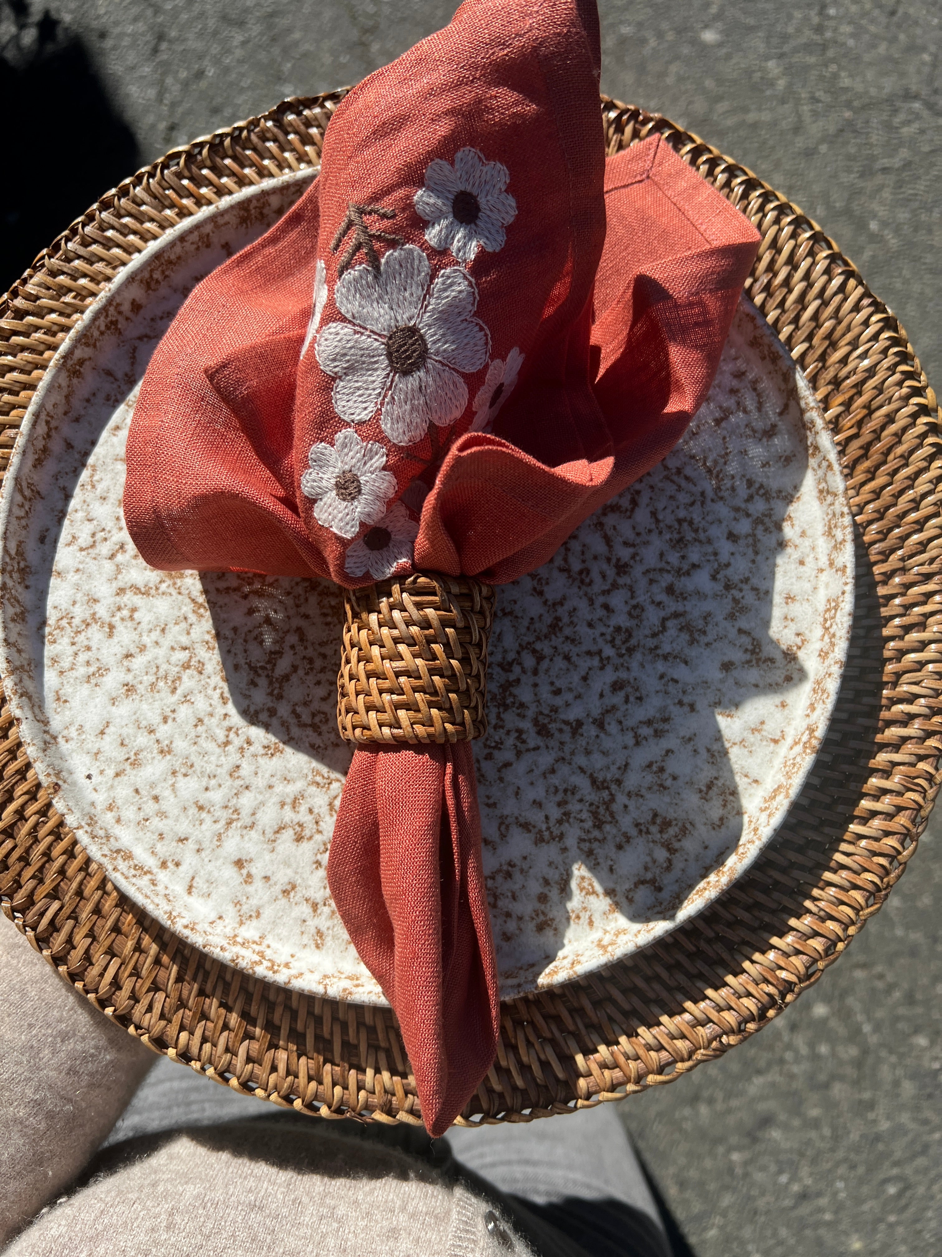 Sharland serviett blomst rustrød