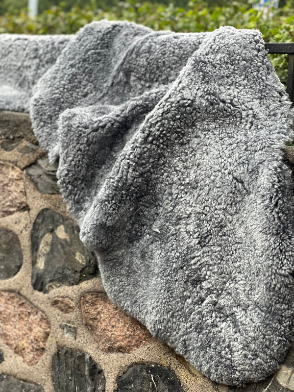 Saueskinn Dobbel Charcoal