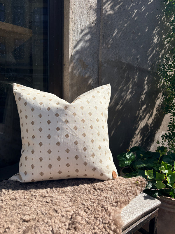 Helene Blanche pute, Silvia´s Cloth Gold 50x50