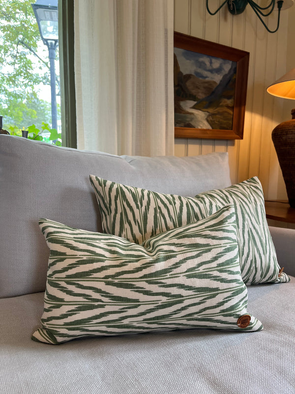 Helene Blanche pute, Ikat Green Earth 30x50